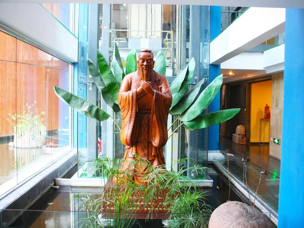 China Community Culture & Art Hotel Qingdao Bagian luar foto