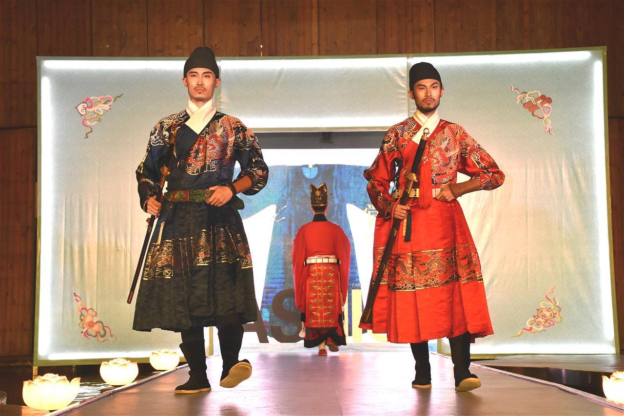 China Community Culture & Art Hotel Qingdao Bagian luar foto