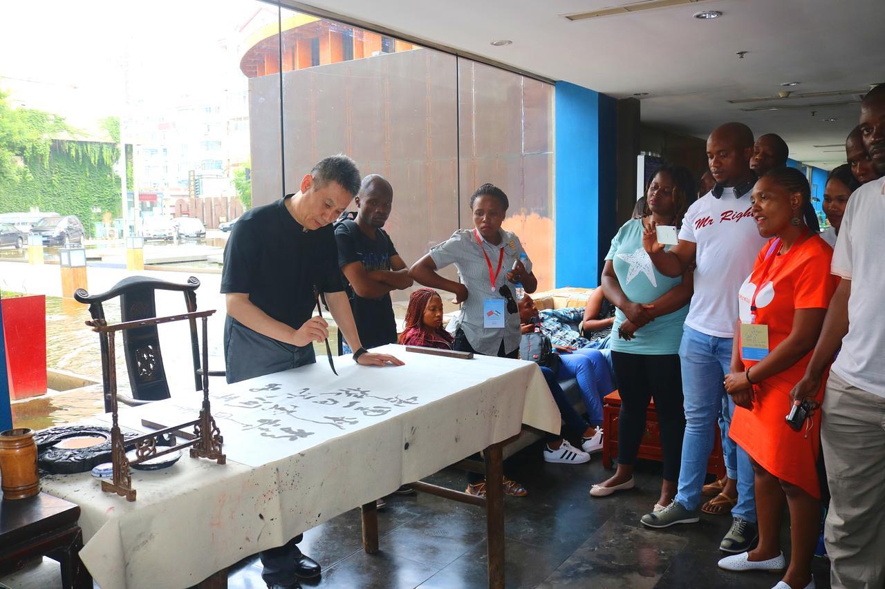 China Community Culture & Art Hotel Qingdao Bagian luar foto